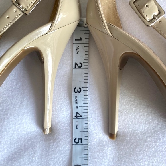 Guess women’s open toe heels. - Picture 5 of 6